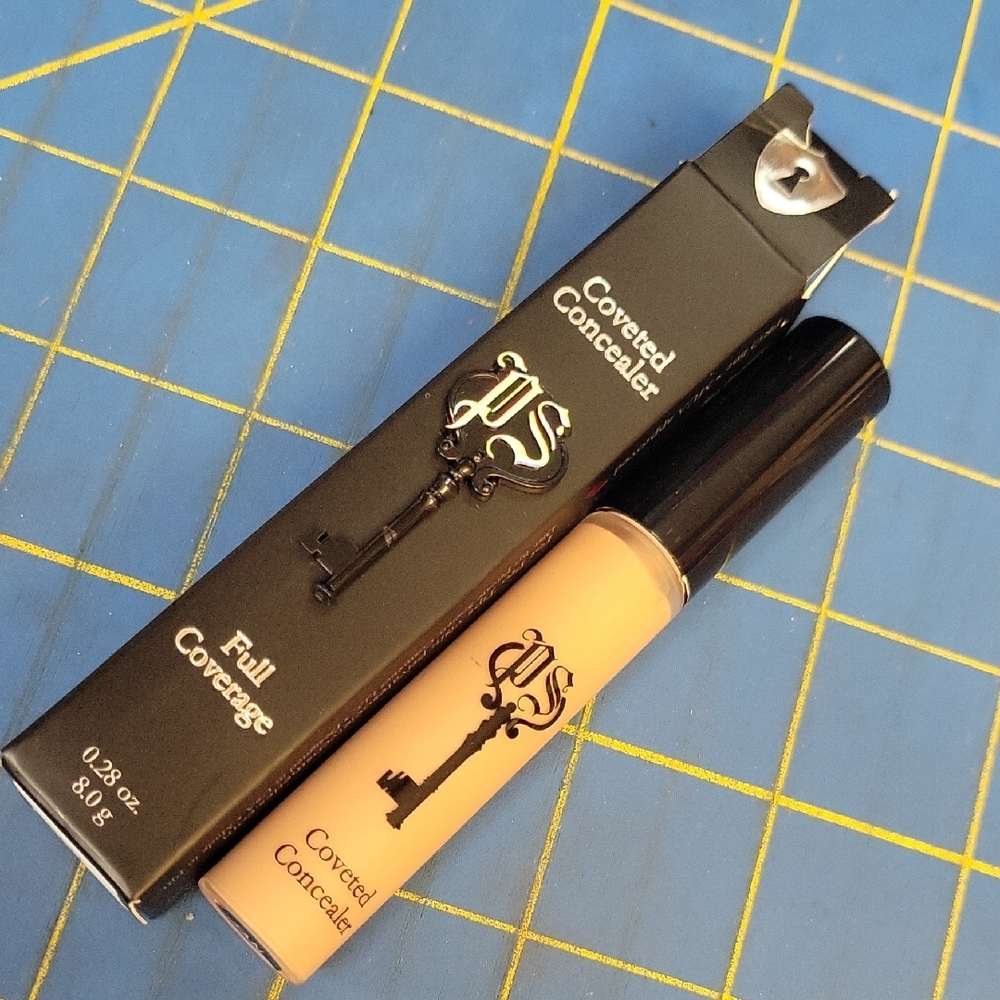 Private Society Cosmetics 8g Concealer in Tan New in Box